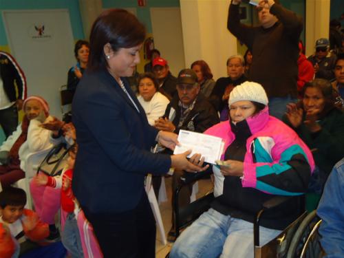 Entregan 51 mil pesos a personas con capacidades diferentes